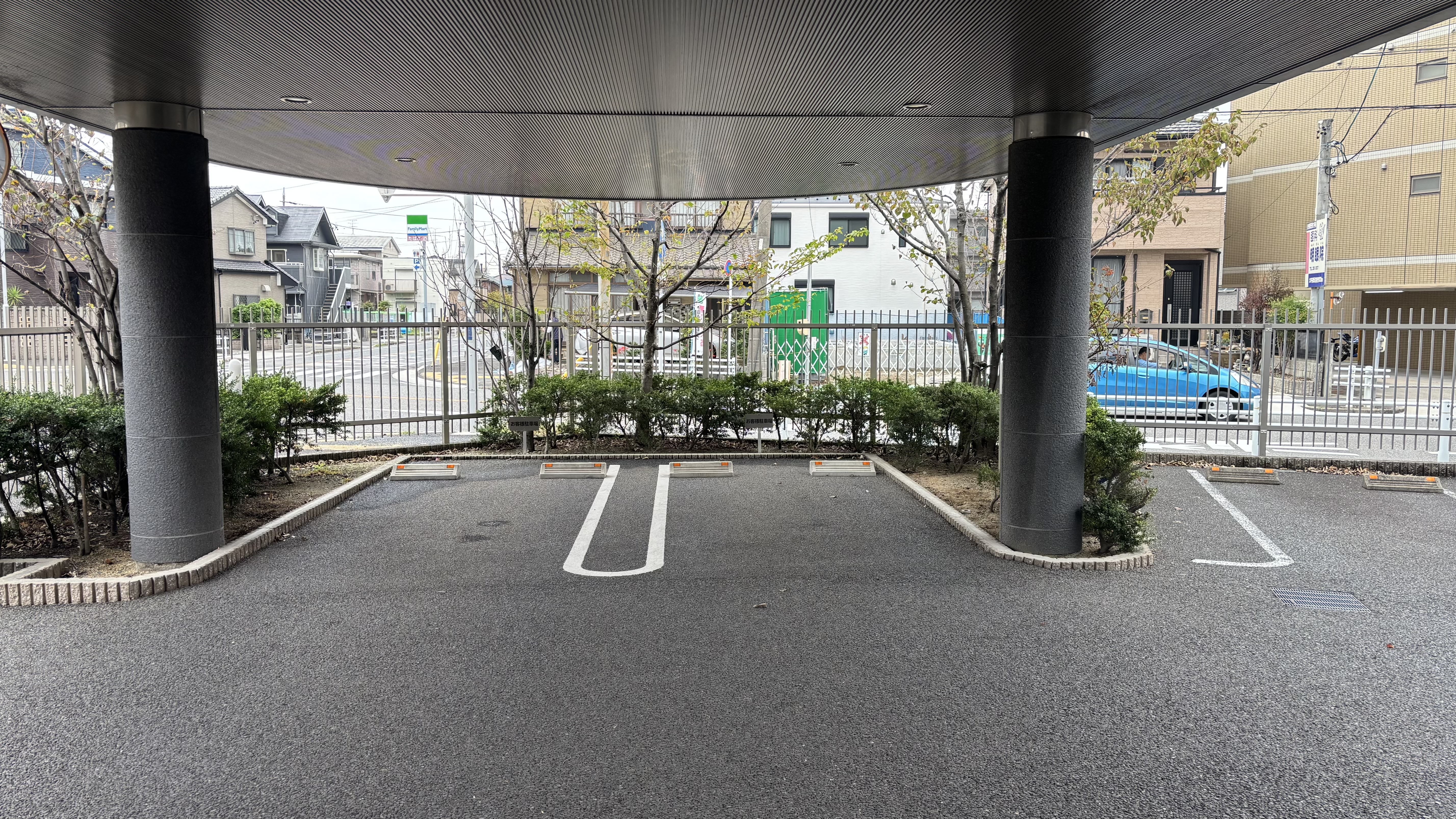 事務所駐車場の写真